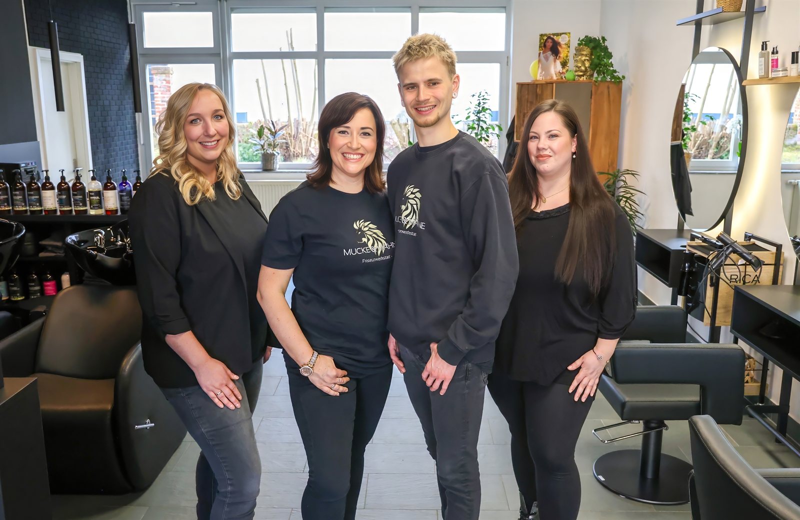 Das Team von MUCKE & MÄHNE